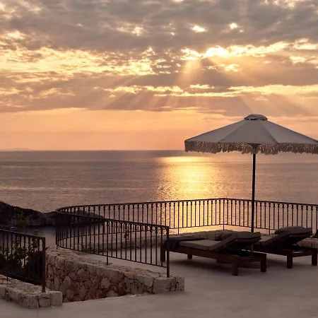 Rebek Luxury Villas & Suites 公寓